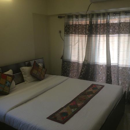 Poonam Hieghts Bed & Breakfast Mumbai Exterior photo