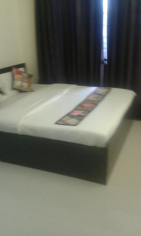 Poonam Hieghts Bed & Breakfast Mumbai Exterior photo