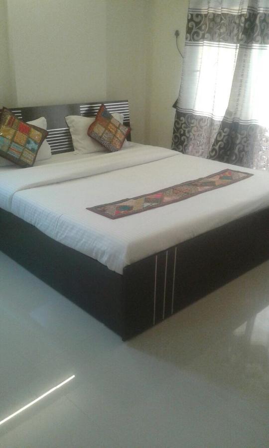 Poonam Hieghts Bed & Breakfast Mumbai Exterior photo